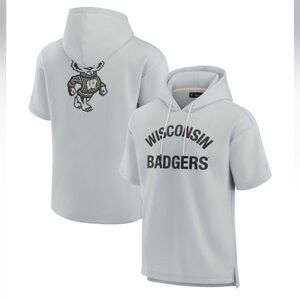 WISCONSIN BADGERS 
SLEEVELESS HOODIE
SIZE LARGE
EXCELLENT CONDITION